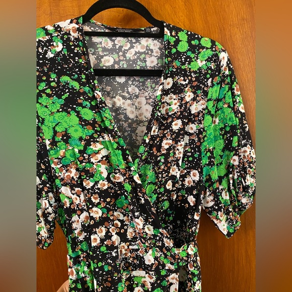 Stockholm Atelier & Other Stories Green and Black Floral Wrap Dress - Picture 1 of 7